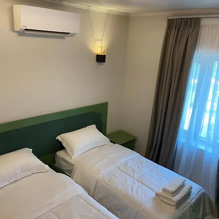 לינה וארוחת בוקר “sarajet” Kelcyre